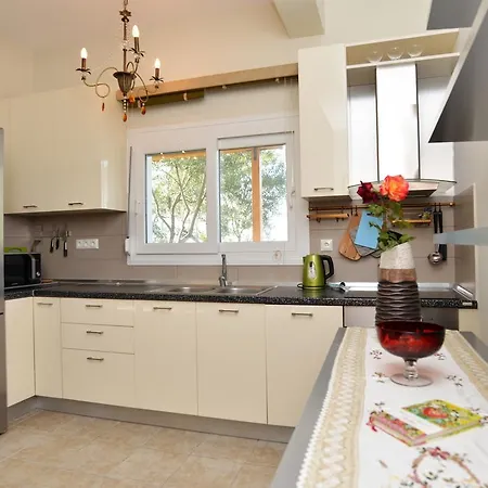 Вилла Arhondula *